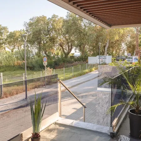 Melina Luxury Suites, Seaside Nests In *