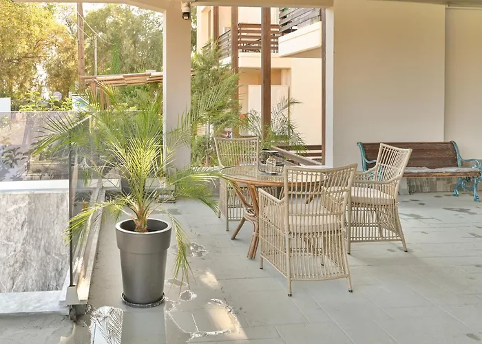 Апартаменты Melina Luxury Suites, Seaside Nests In *