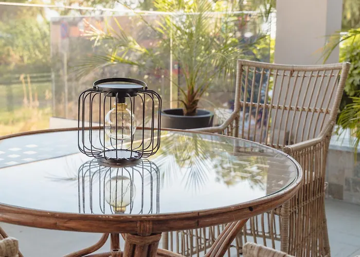 Melina Luxury Suites, Seaside Nests In