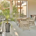 Apartment Melina Luxury Suites, Seaside Nests In *