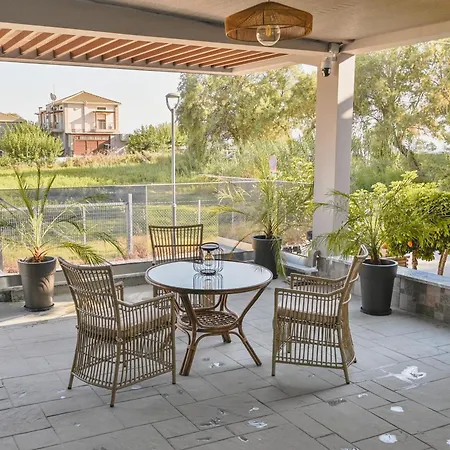 Melina Luxury Suites, Seaside Nests In קורוטה