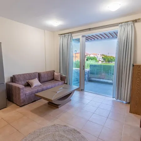 Melina Luxury Suites, Seaside Nests In דירה קורוטה