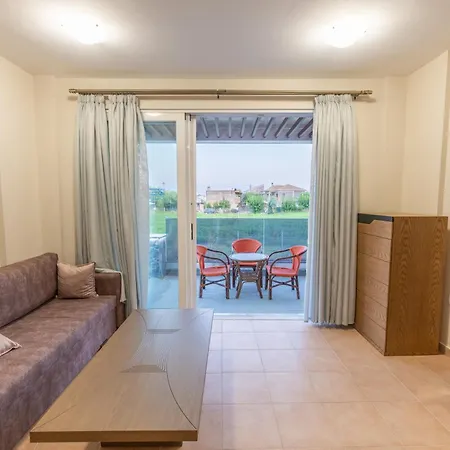 Melina Luxury Suites, Seaside Nests In Κουρούτα