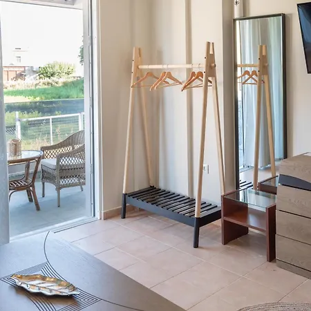 Melina Luxury Suites, Seaside Nests In *