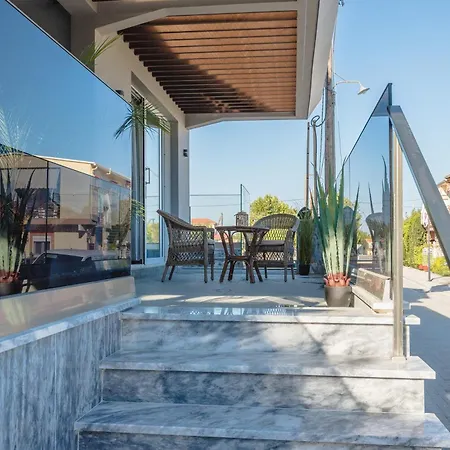Melina Luxury Suites, Seaside Nests In *