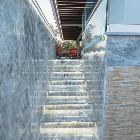 Melina Luxury Suites, Seaside Nests In Κουρούτα