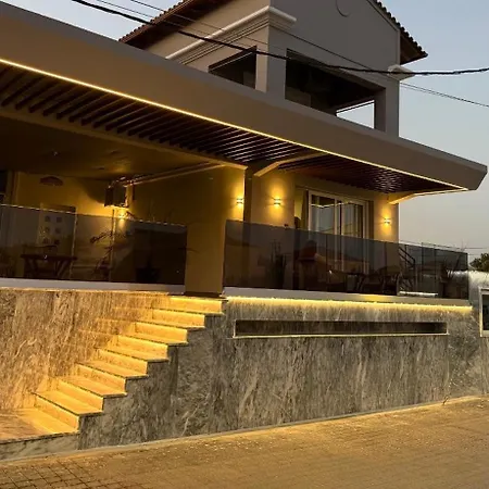 Melina Luxury Suites, Seaside Nests In * Κουρούτα