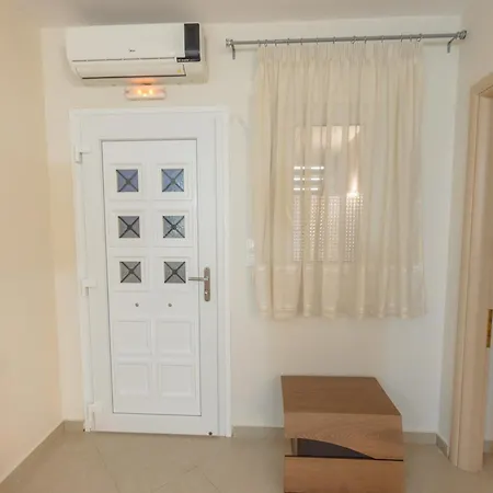 Melina Luxury Suites, Seaside Nests In * Kourouta