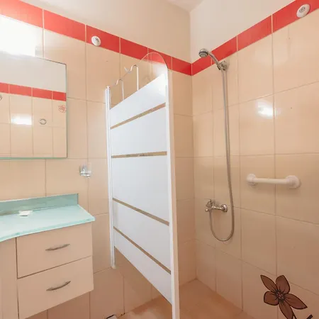 Melina Luxury Suites, Seaside Nests In דירה *
