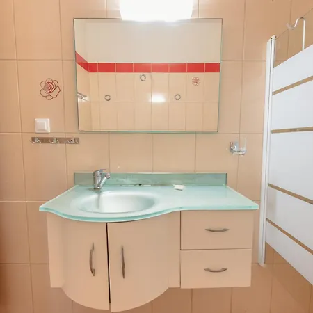 Melina Luxury Suites, Seaside Nests In