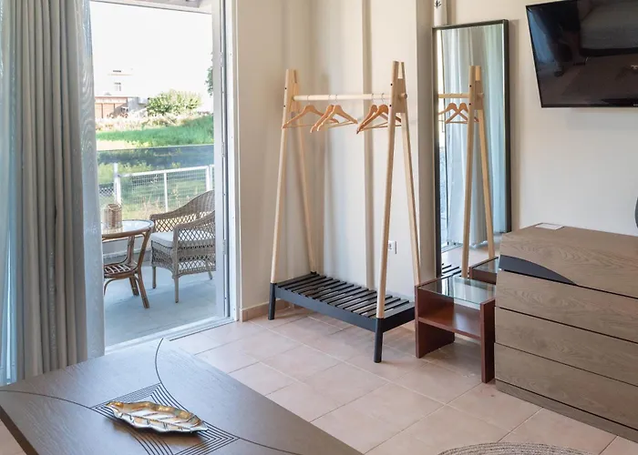 Melina Luxury Suites, Seaside Nests In *