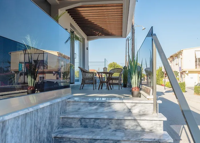 Melina Luxury Suites, Seaside Nests In *