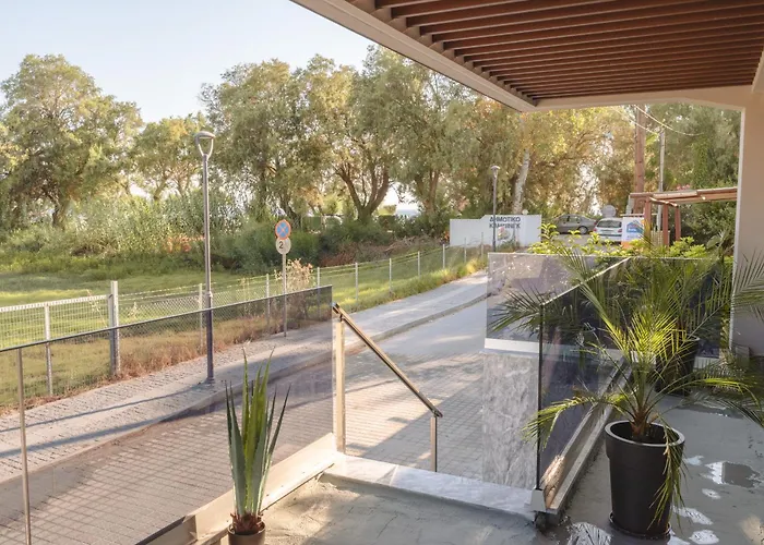 Melina Luxury Suites, Seaside Nests In *