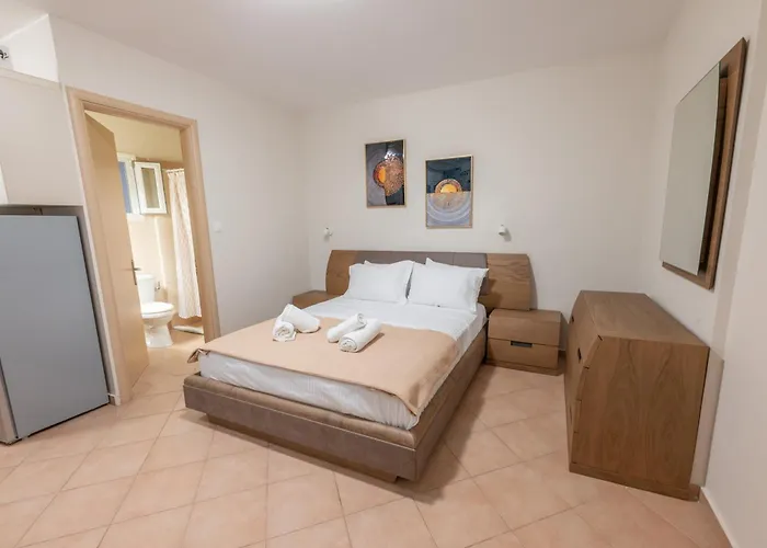 Melina Luxury Suites, Seaside Nests In