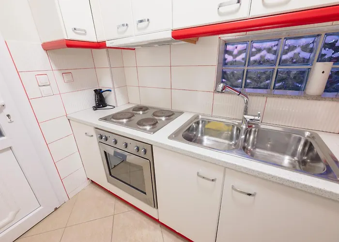 Melina Luxury Suites, Seaside Nests In