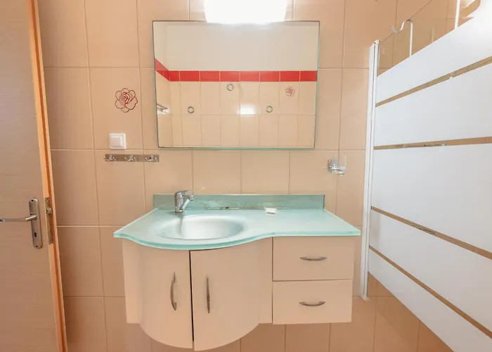 Melina Luxury Suites, Seaside Nests In